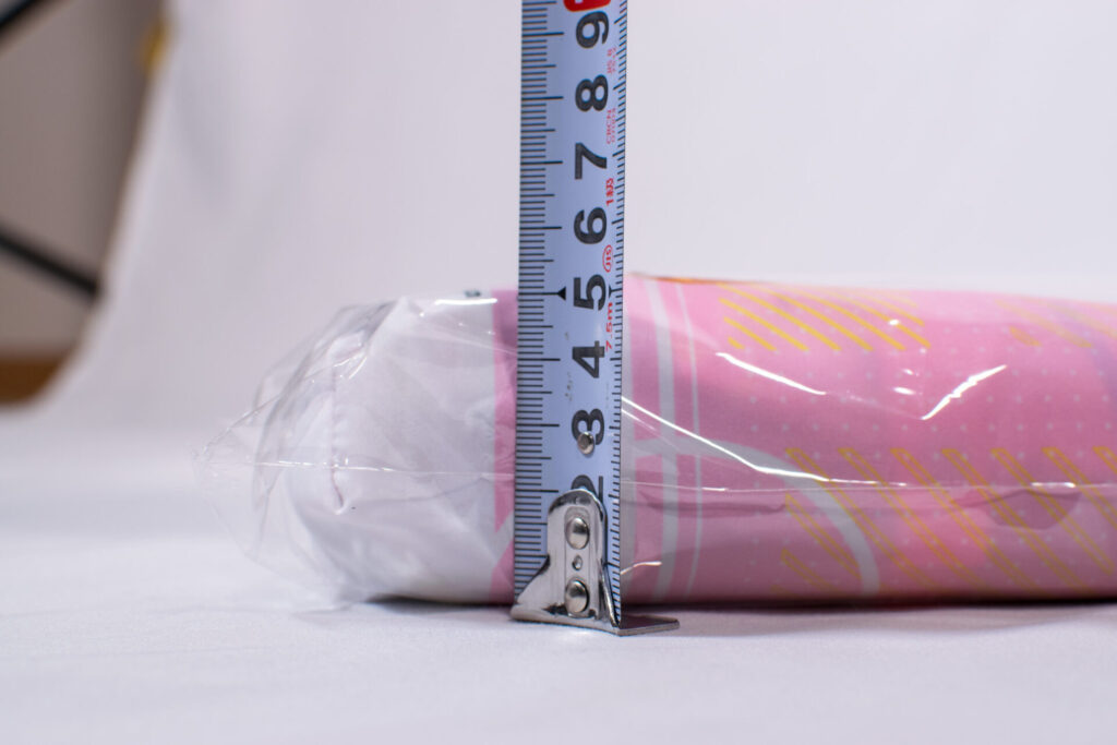 折りたたみ傘の納品時状態の画像。厚みは約5cmです。